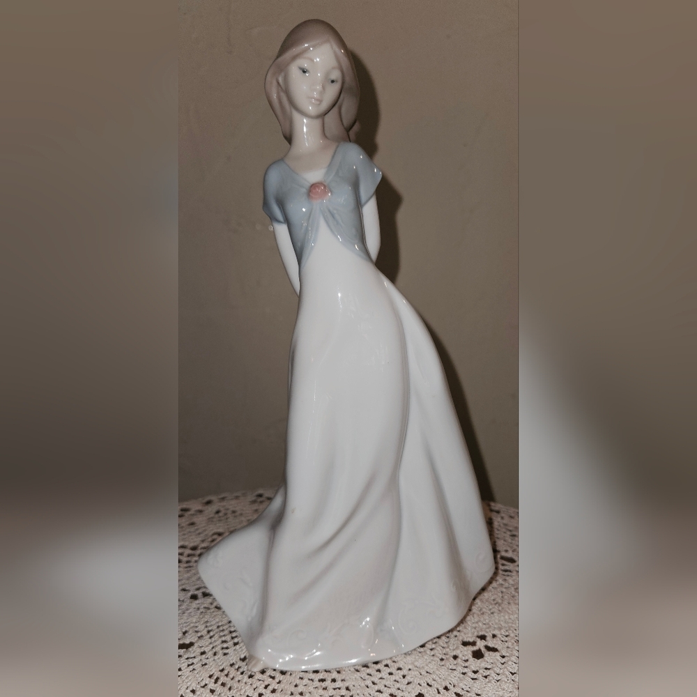 Lladro Nao "Truly in Love"